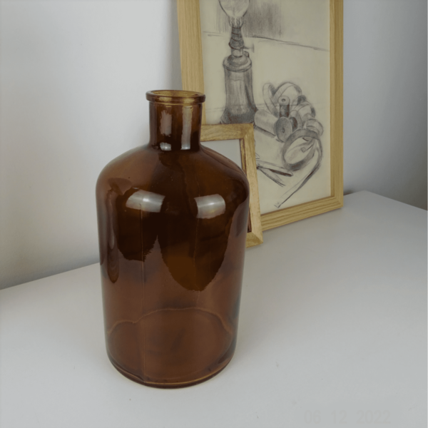 Vase SMOKE brun en verre fumé. Fleuriste Rose & Camélia. Lille métropole et Tourcoing